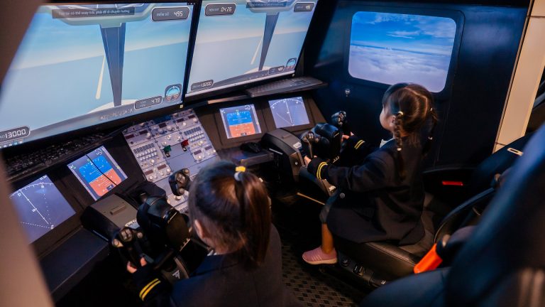Trải nghiệm chuyến bay đầu đời tại Học viện Hàng không Vietnam Airlines